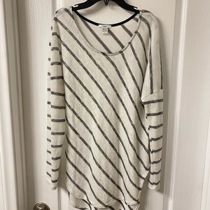 Bar III White & Black Sweater Size L
